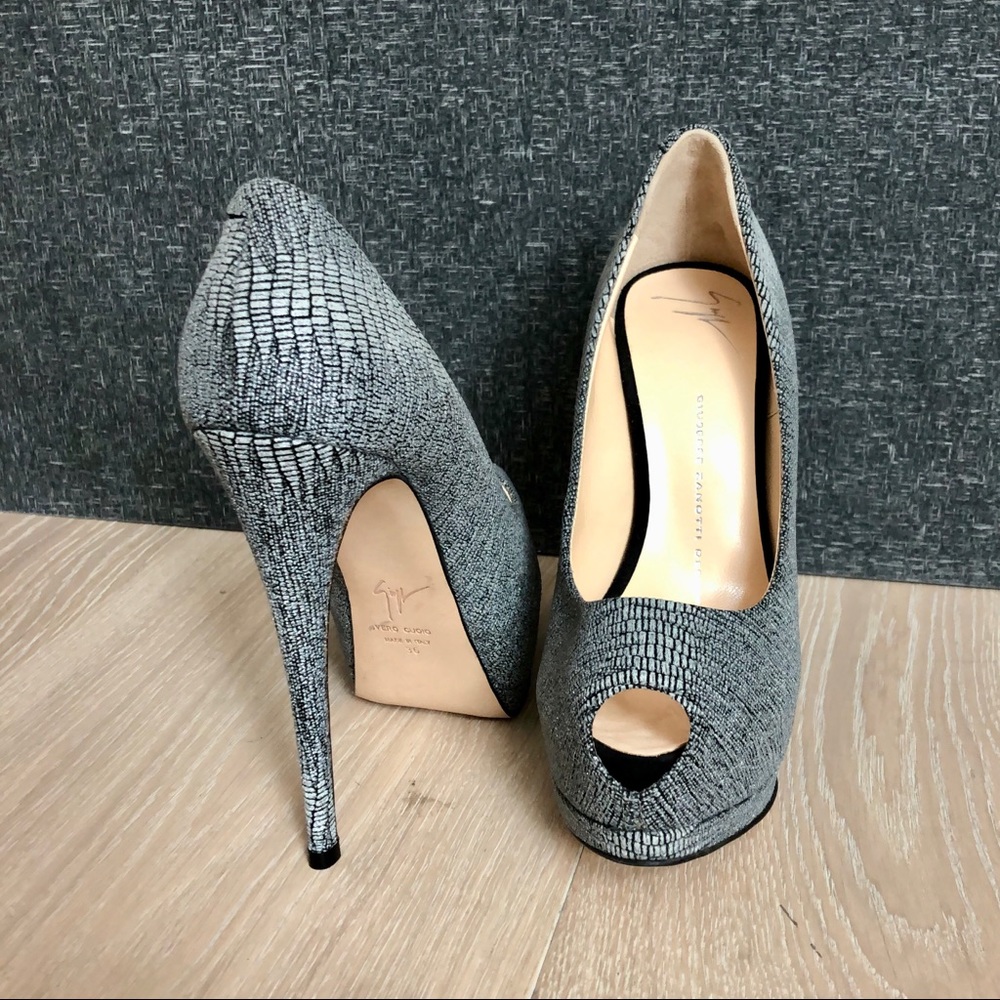Size 6 Giuseppe Zanotti grey lizard skin embossed platform shoes.